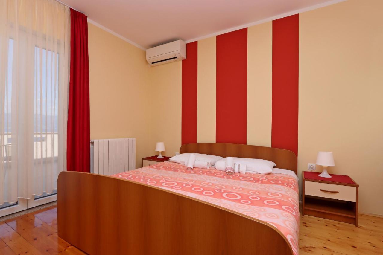 Apartments And Rooms With Parking Space Vrbnik, Krk - 5299 Exterior photo